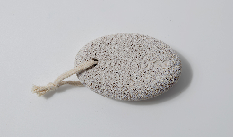 이니스프리-뷰티툴 풋 스톤-발의 묵은 각질을 효과적으로 제거해주는 풋 스톤